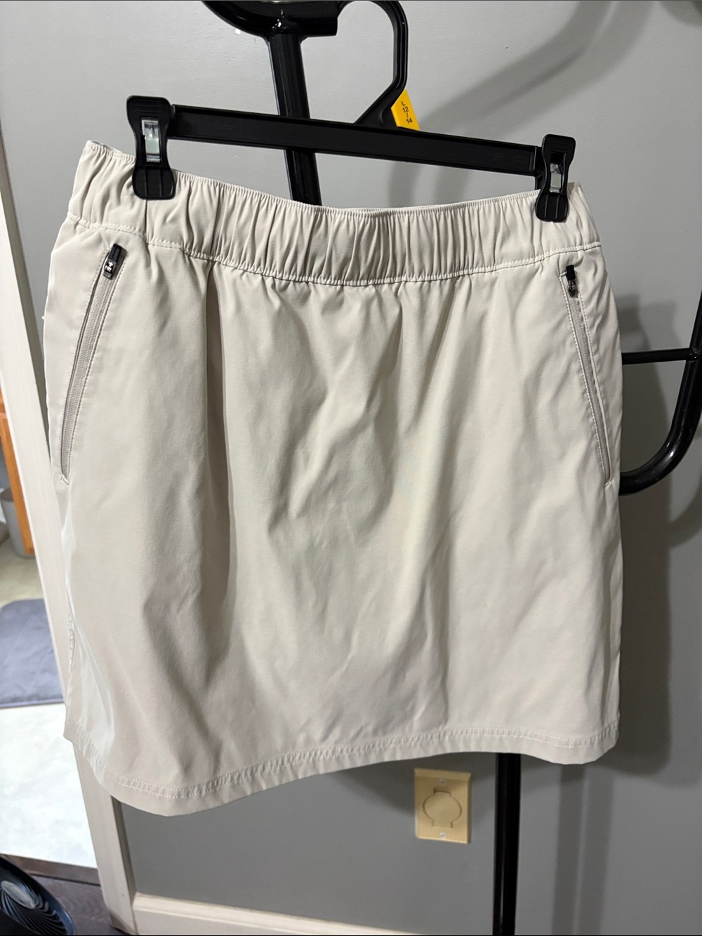 Eddie Bauer Light Beige Elastic Waist Skort